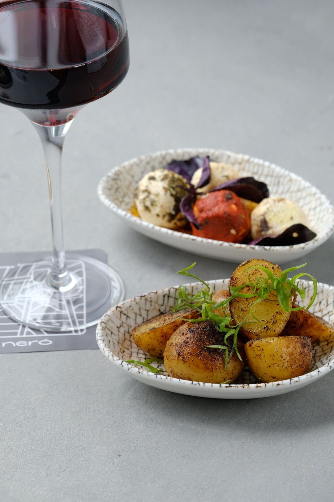 Картофель нуазет, 220 рублей; крем фета, 270 рублей