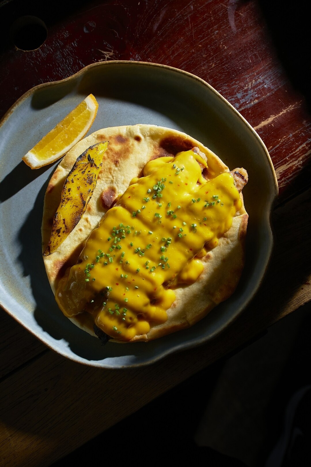 Кебаб из морепродуктов с жареным манго