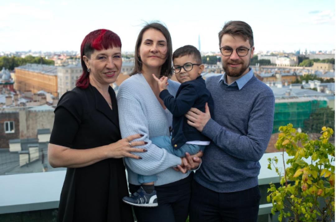 Донор Марина Сабирова и Женя Бажин и его родители.