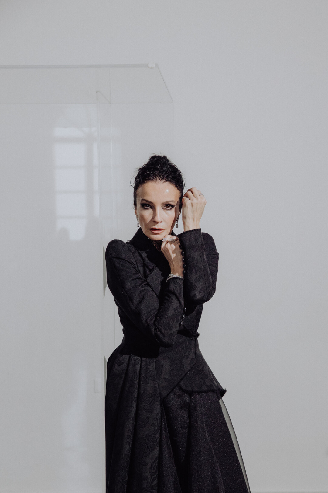 В спектакле, а также на фото Алла Сигалова в украшениях Mercury