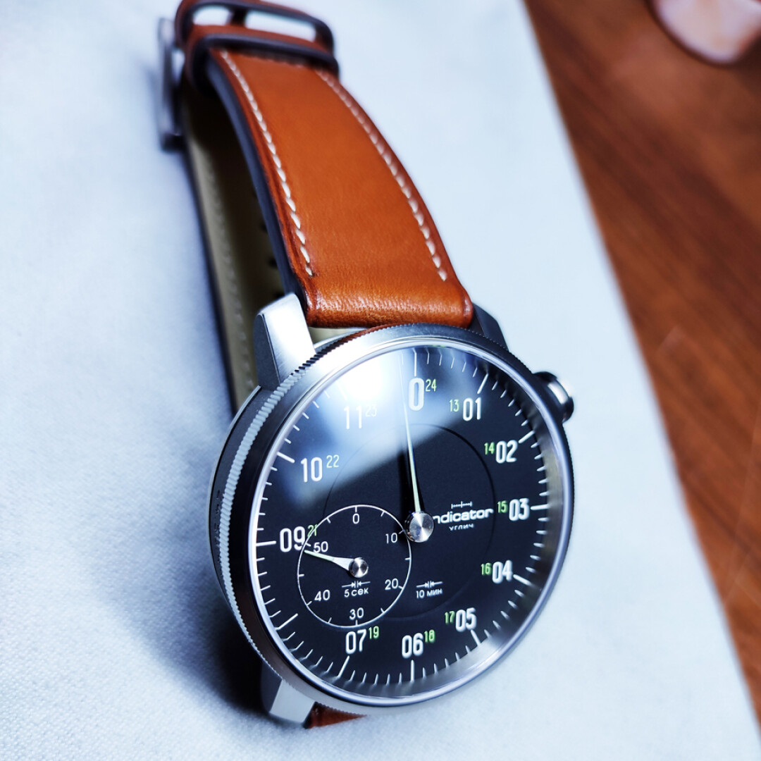 Модель Indicator «Большой Черный», бренд Colibrica design