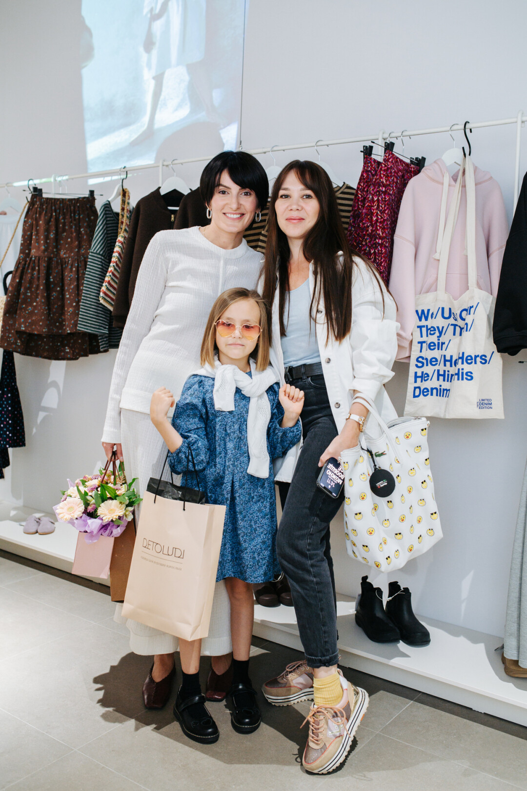 Зурида Рысаева и Виктория Нургалиева с дочерью