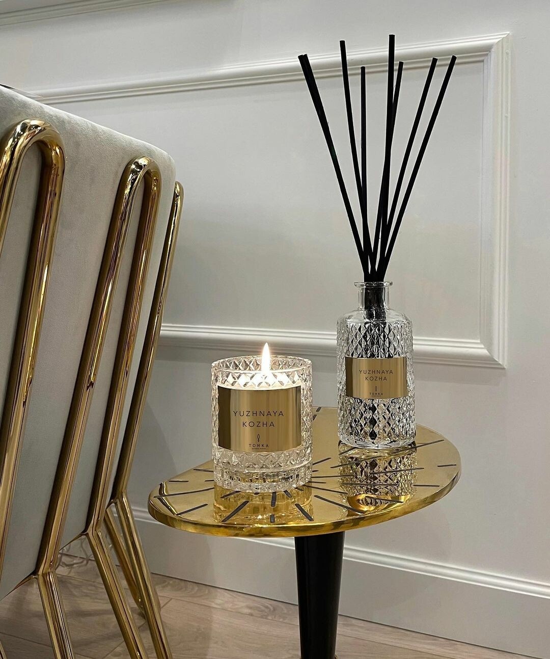 «Yuzhnaya kozha» — это легкий бриз, который ласково касается кожи и волос, ароматы цветов и трав, доносящиеся из приморского парка, и кристаллы соли