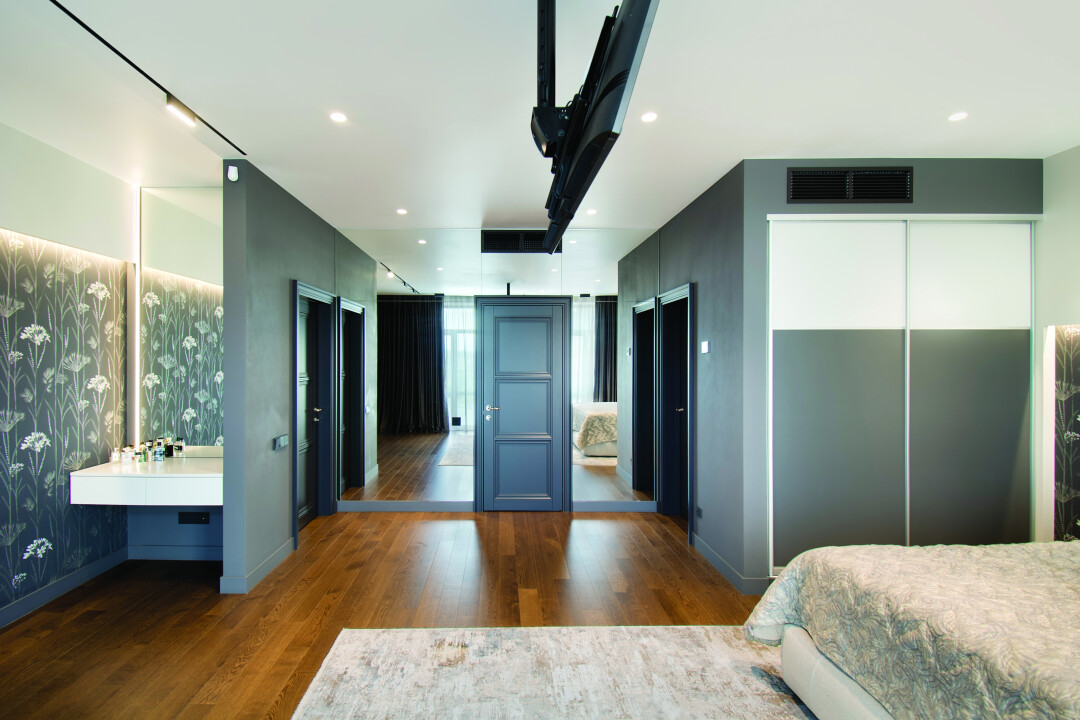 В качестве напольного покрытия выбран инженерный паркет премиум-класса COSWICK, из ценной породы дерева дуб, цвета «Каменный ручей», «Кавалер