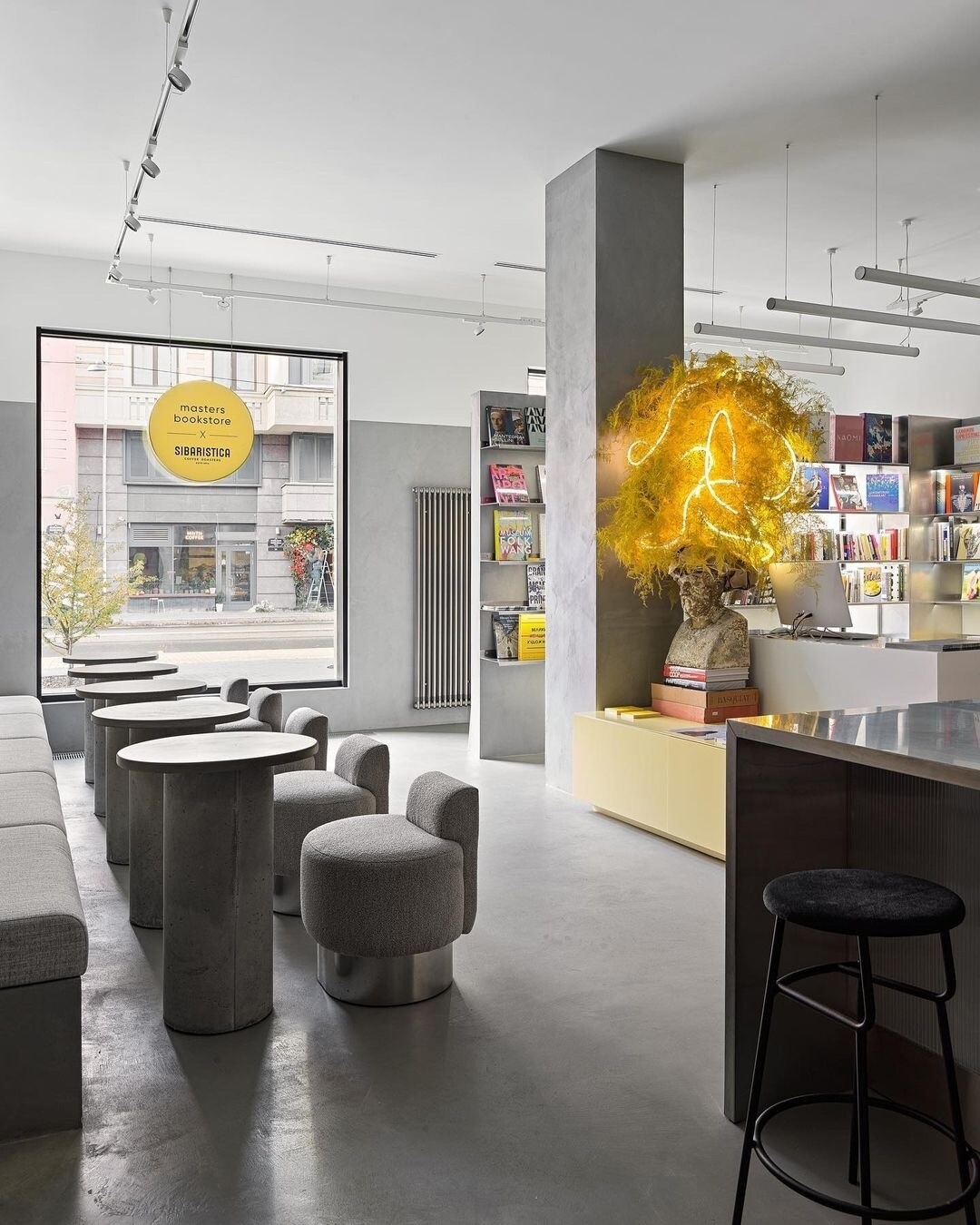 Вдохновляющий интерьер книжного магазина в Санкт-Петербурге - проект RYMAR.studi