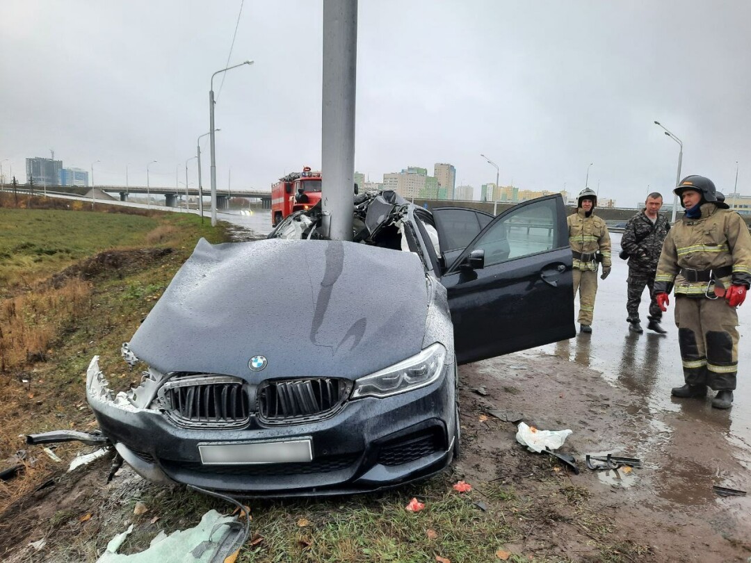 В ДТП под Уфой BMW практически разорвало пополам | Sobaka.ru