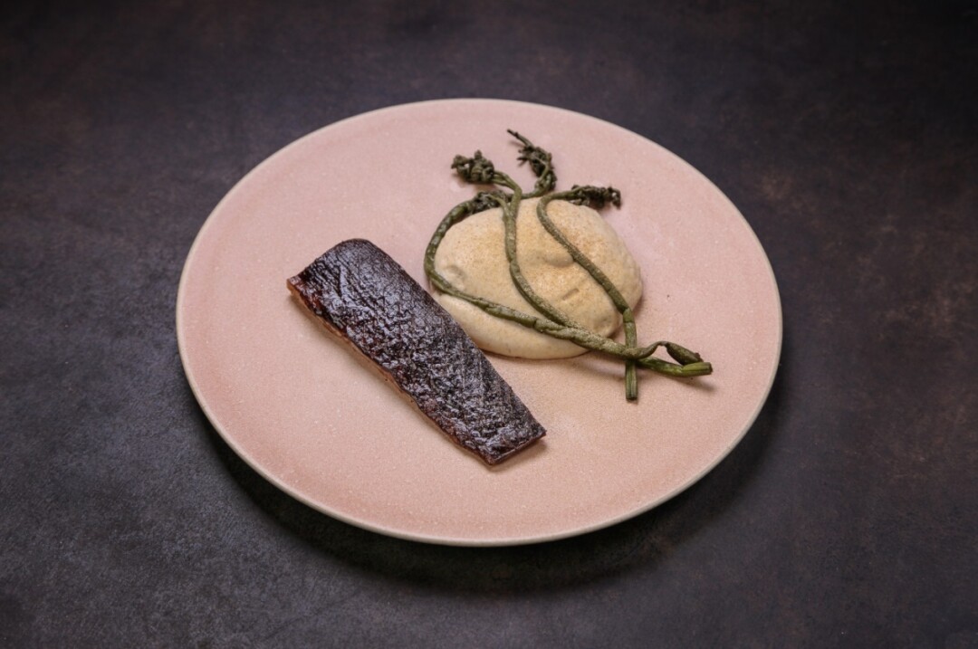 Копченый сом с папоротником Commons