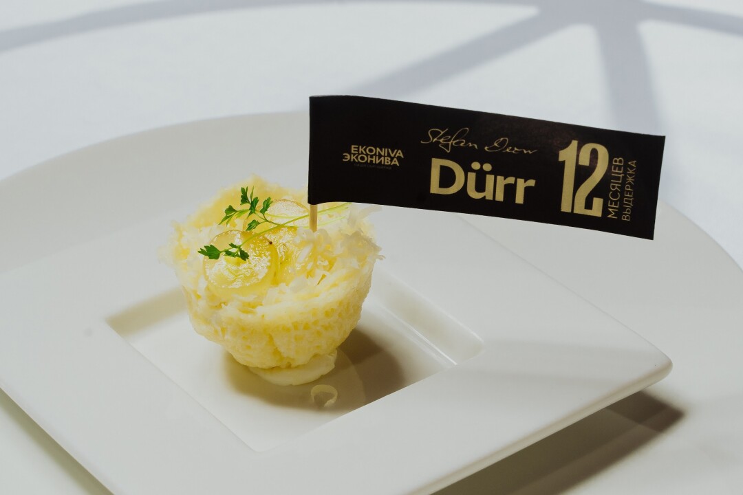 Эспума из твёрдого сыра Dürr с виноградным конфи
