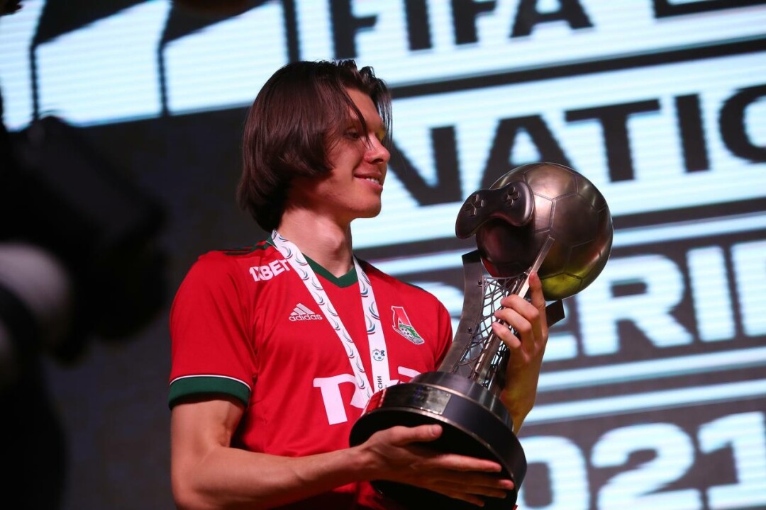 С кубком за победу на Чемпионате России 2021