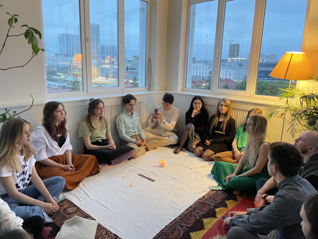 Со временем собралась компания людей, которые стали друг другу близкими друзьями