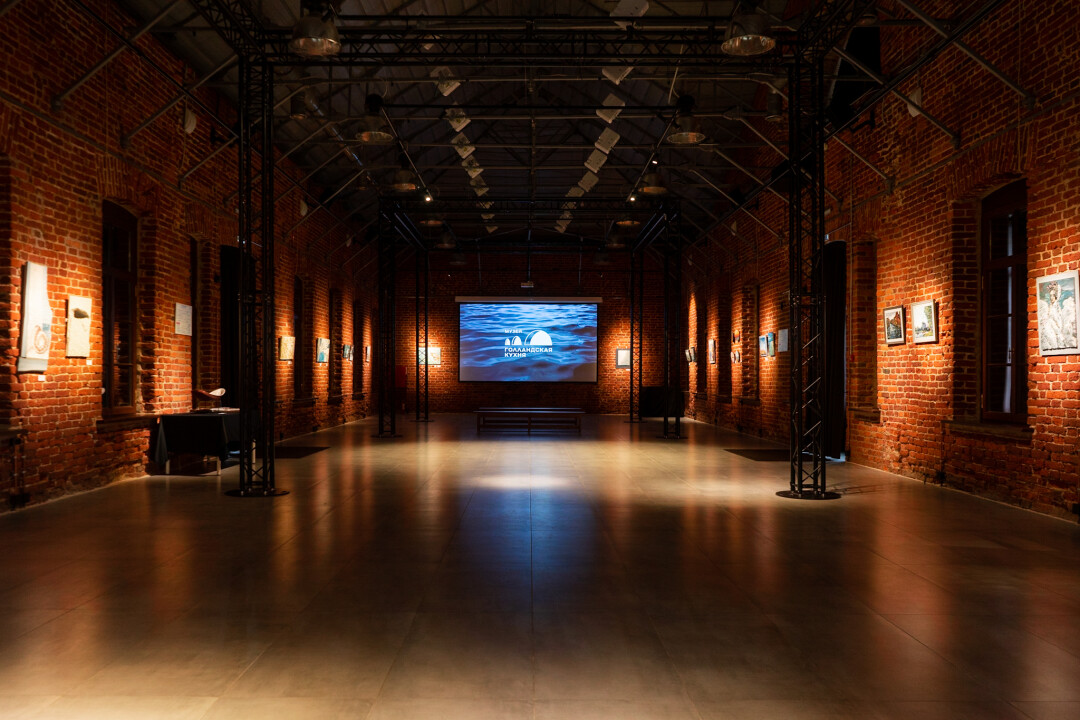 Выставочное пространство «Голландская кухня» с сохранившейся стропильной системой.