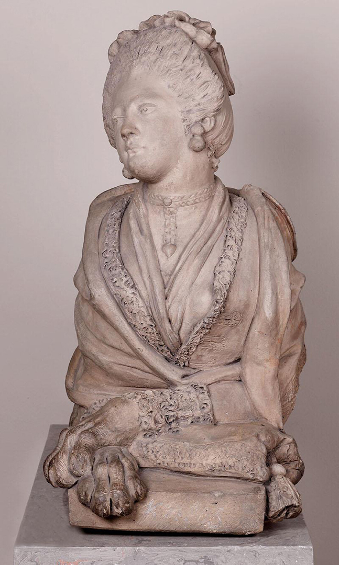 Французский скульптор, статуэтка сфинкса. I пол. XVIII в. Терракота.