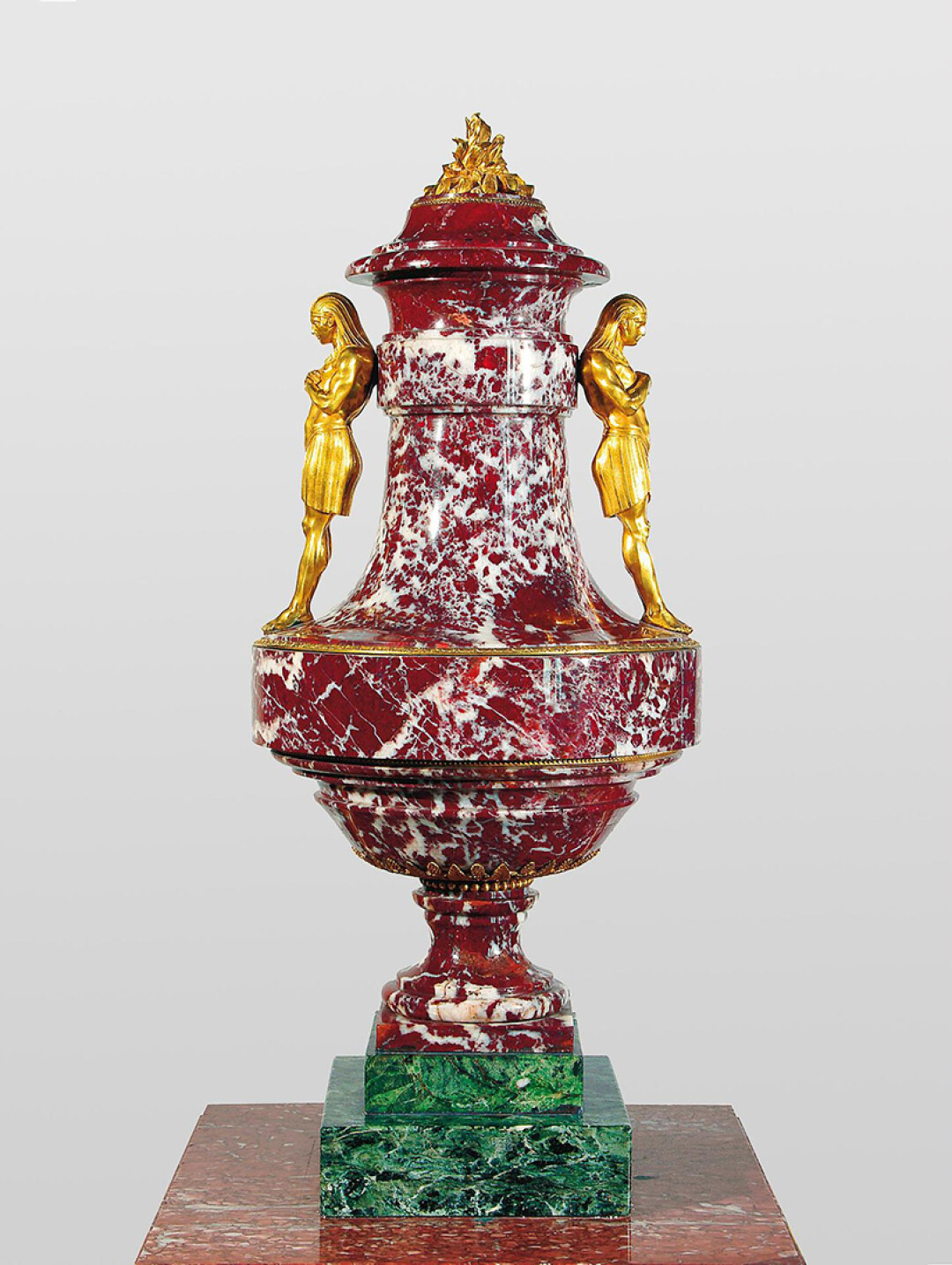 Андрей Воронихин, ваза из яшмы. Ок. 1805 г. Яшма, бронза, мрамор.