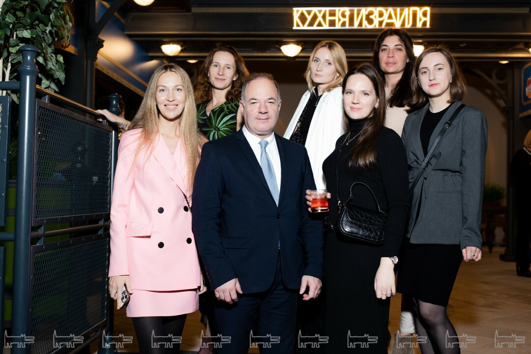 Саша Карпова. Ури Резник, Наталья Черных, Мария Вологжанина, Анна Малич, Диана Москаленко, Анастасия Карпунова