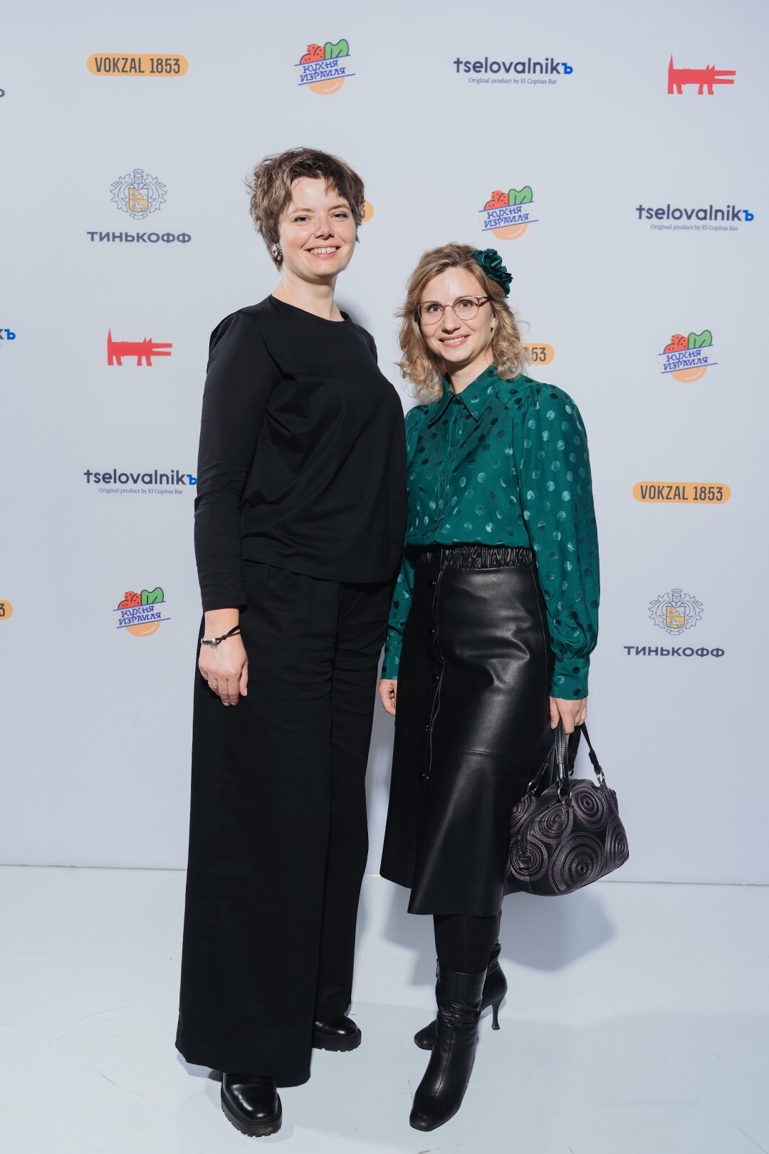 Юлия Суслова, Елена Жеребкова