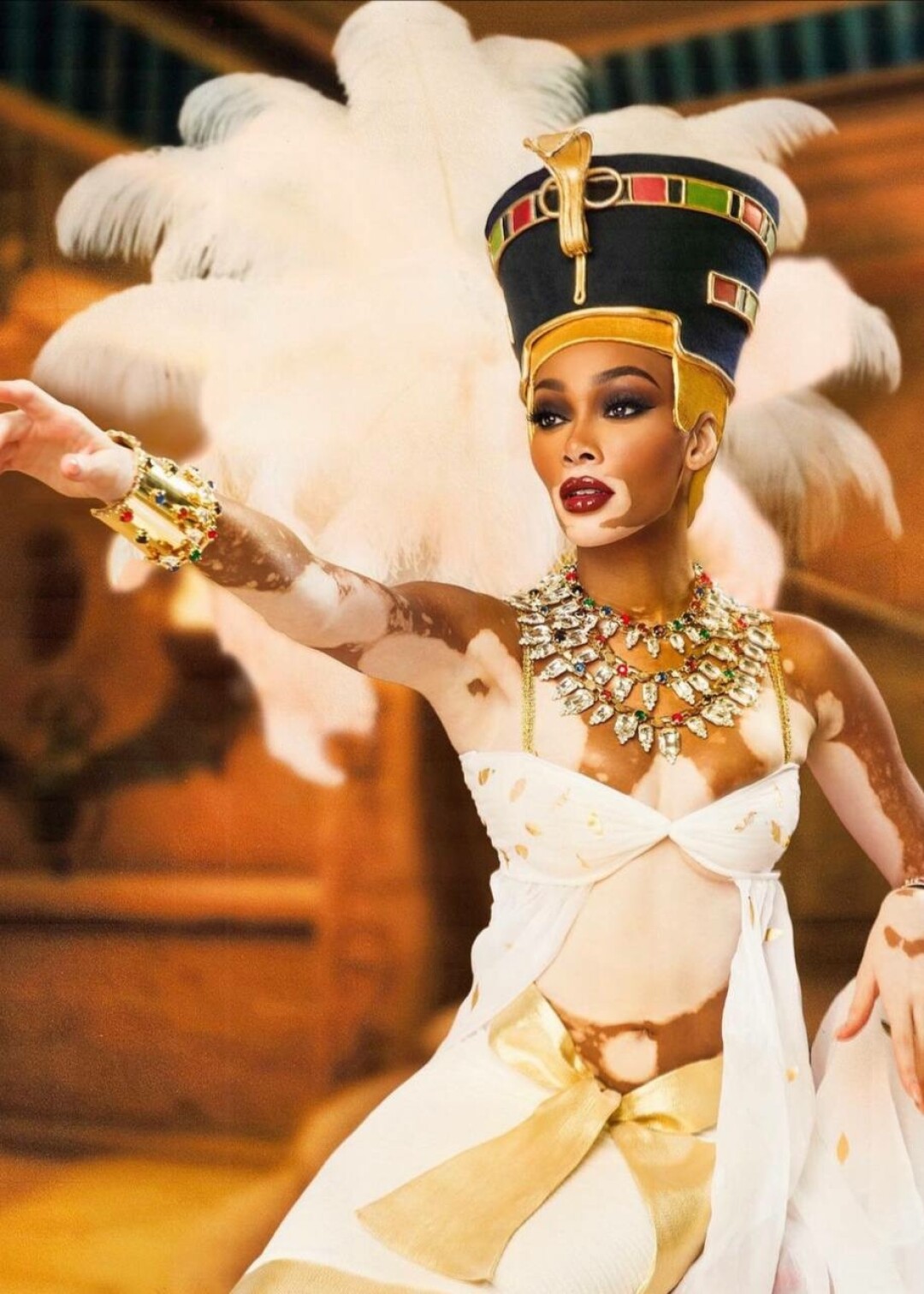 Винни Харлоу в образе Клеопатры