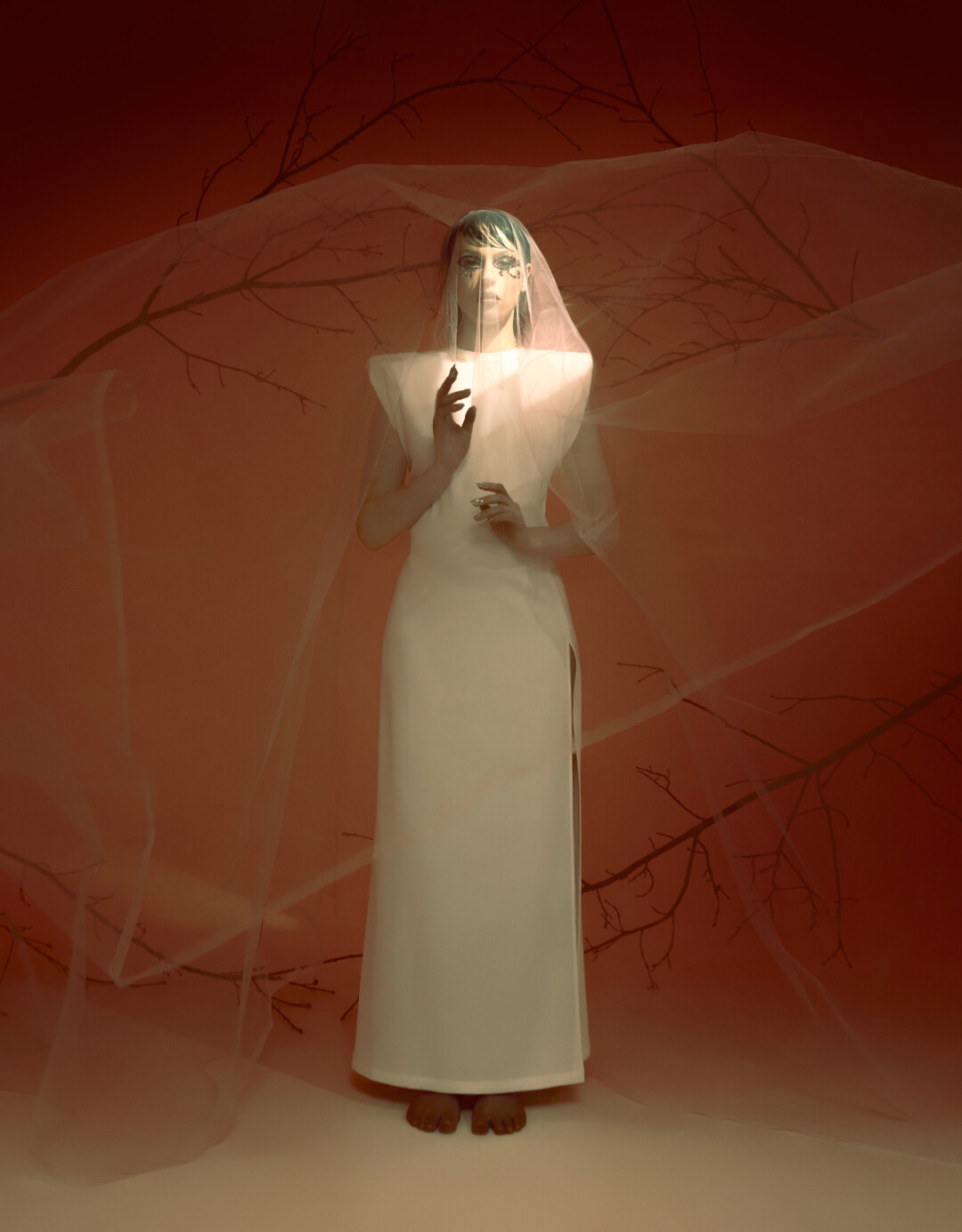 Платье Subbota Store, серьги Caviar Jewellery (Subbota store), наперстки Black Form (8 Store)