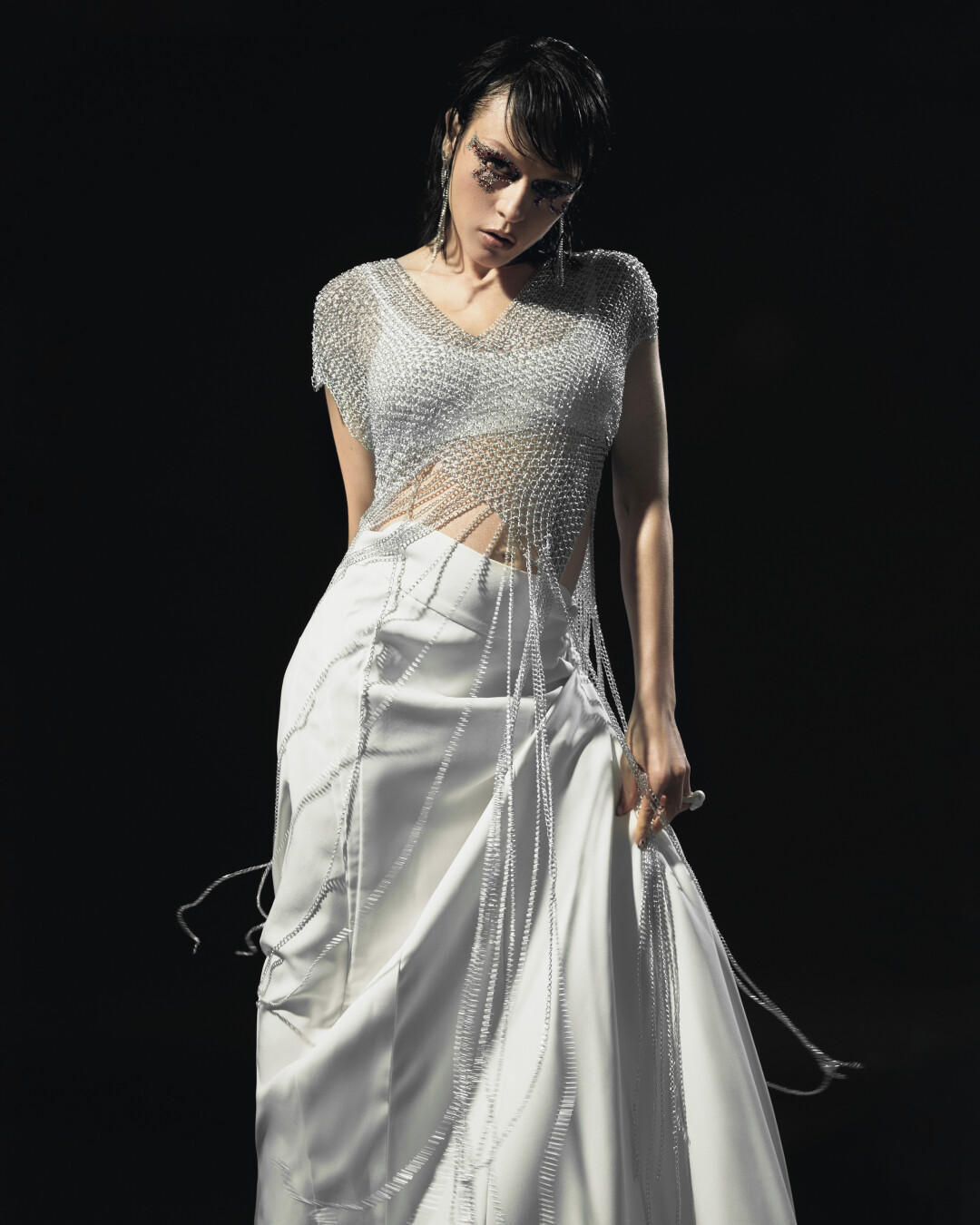 Юбка Werdandi, топ IRNBY, изделие из цепей Nevoda, серьги и кольцо Caviar Jewellery (Subbota store)