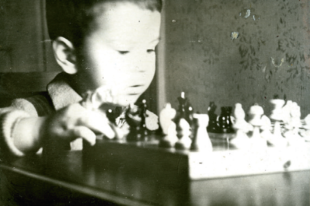 Играть в шахматы Балабанова научил папа. 1963 г.
