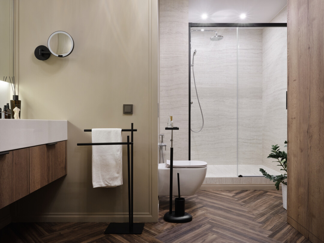 Эргономичный безободковый подвесной унитаз с тонким сиденьем Ideal Standard не занимает много места в помещении, Pioneer