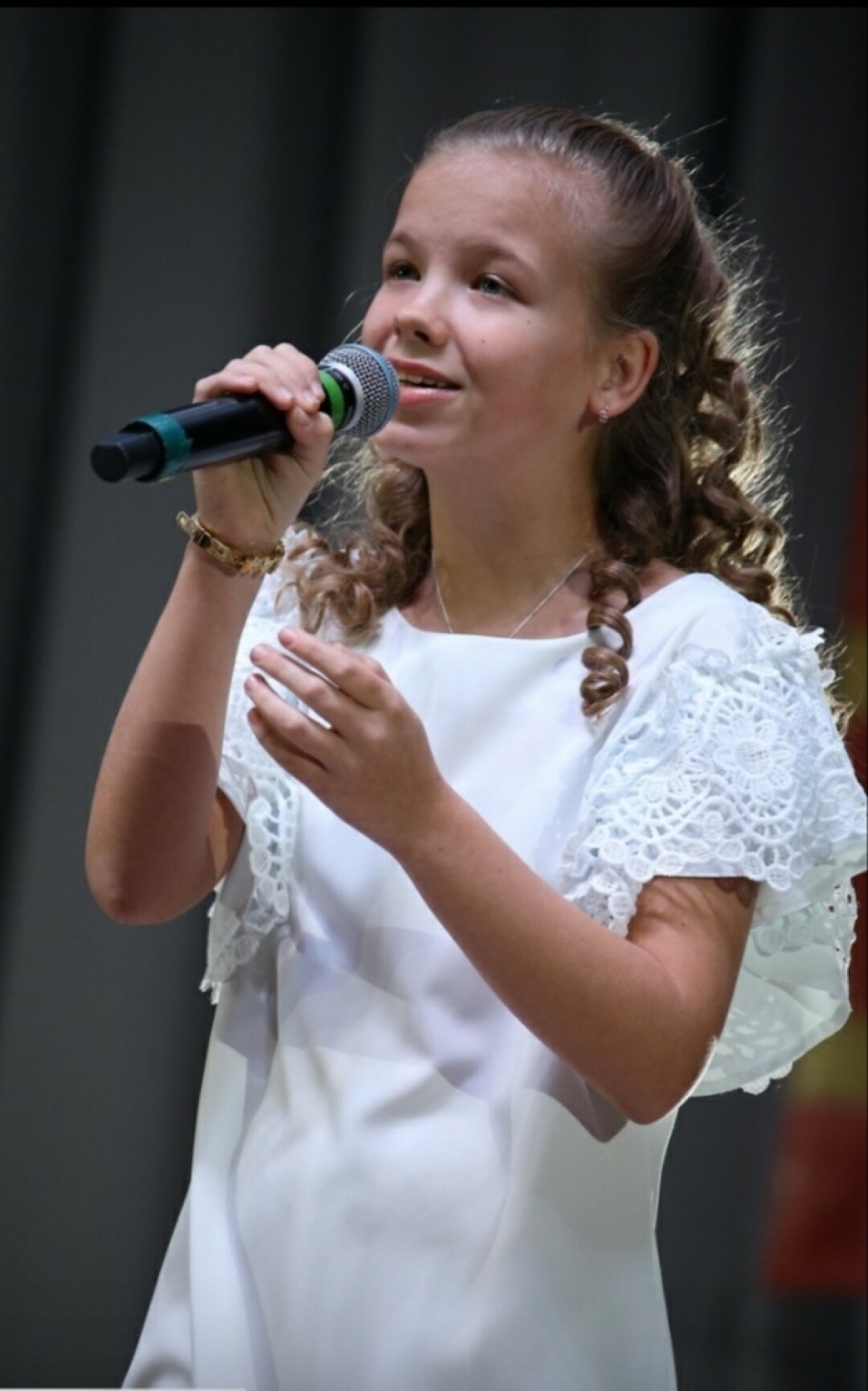 Еще в дошкольном возрасте Анжелика начала участвовать в конкурсах и одерживать первые победы