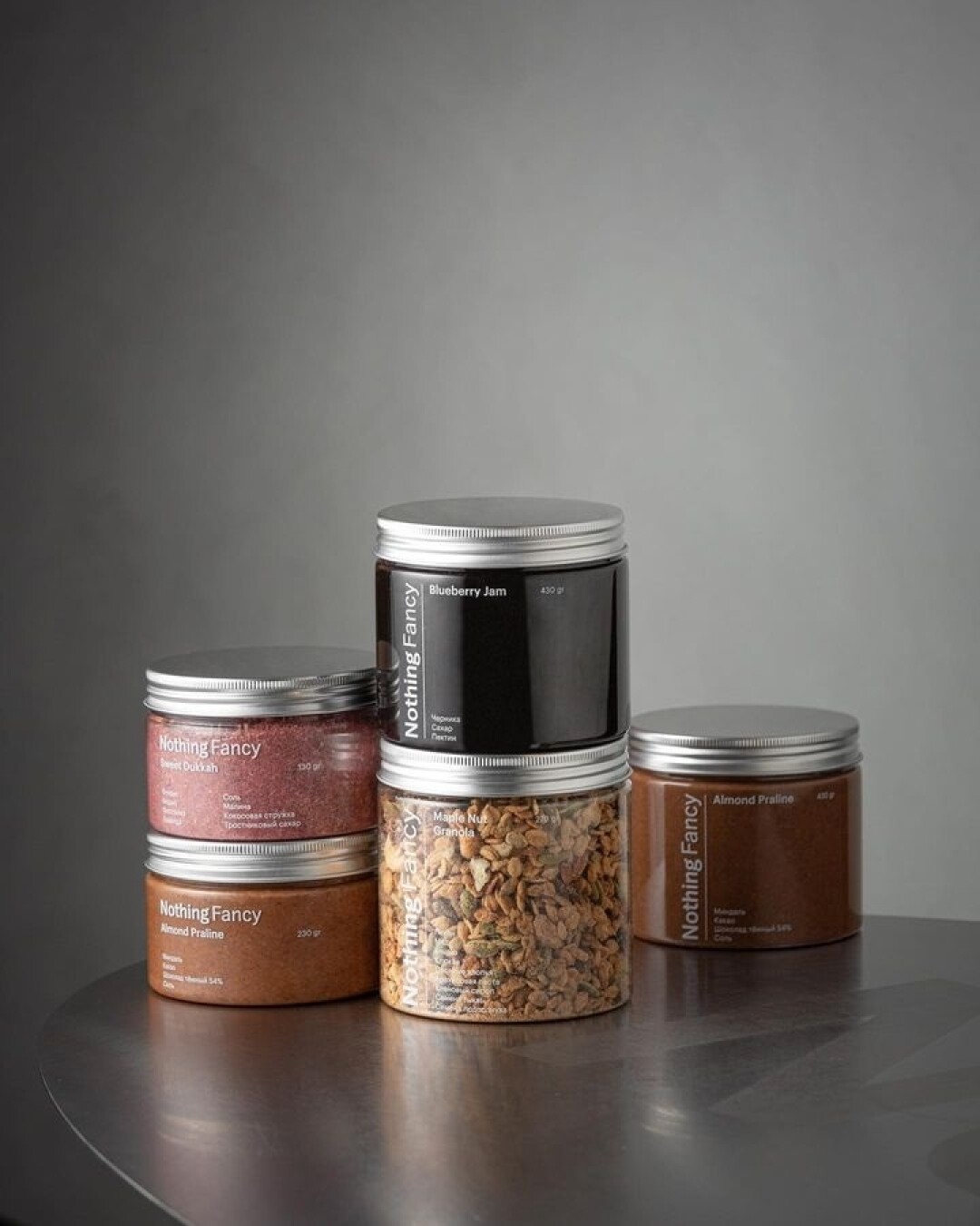 Ореховая гранола, миндальное пралине, кешью-масло и дукка (от 450 до 800 руб.) в Nothing Fancy