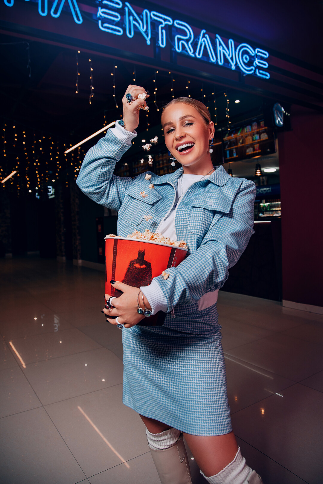 Анастасия Васянина, Блогер "Стиль — это твой личный вайб". Юбка, бомбер, футболка A3BUTE Кольца, браслет, серьги Olafa Кинотеатр ТРК «Модный квартал»