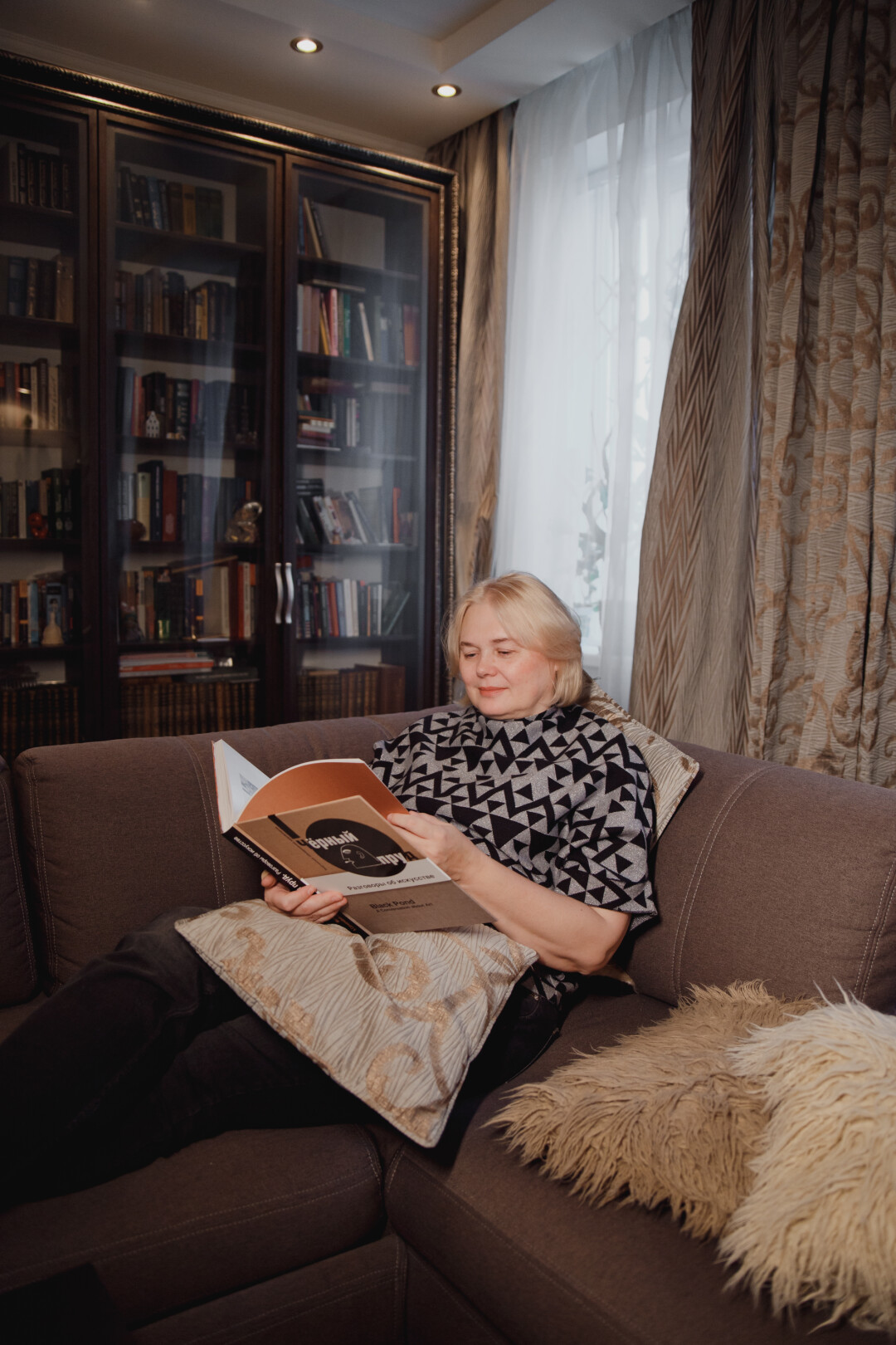 Здесь я отдыхаю и расслабляюсь, здесь сижу под пледом с книжкой.