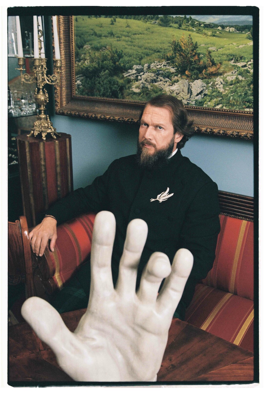 Пиджак и брюки House of Leo, брошь Axenoff Jewelry