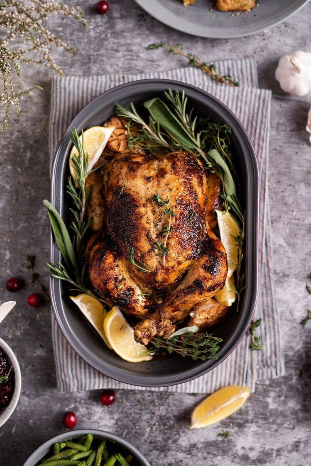 Forest Hill Традиционные и оригинальные холодные закуски, горячие блюда (ягненок в можжевеловой глазури и краб со сладким чили!) и невероятно красивые