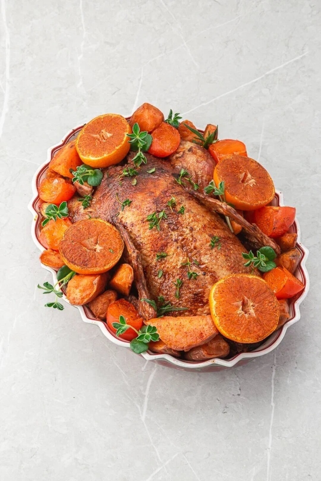 Nordic Команда подготовила много праздничных блюд с северным колоритом: террин из фуа-гра с инжиром и бриошью, рождественский пирог с индейкой