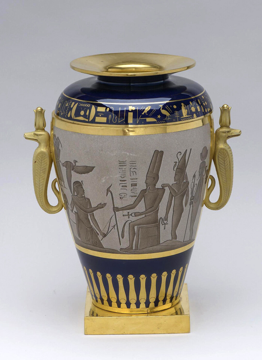 Мороженица из «Египетского» сервиза. Севрская фарфоровая мануфактура Автор эскиза: Доминик Виван-Денон. 1806. Фарфор.