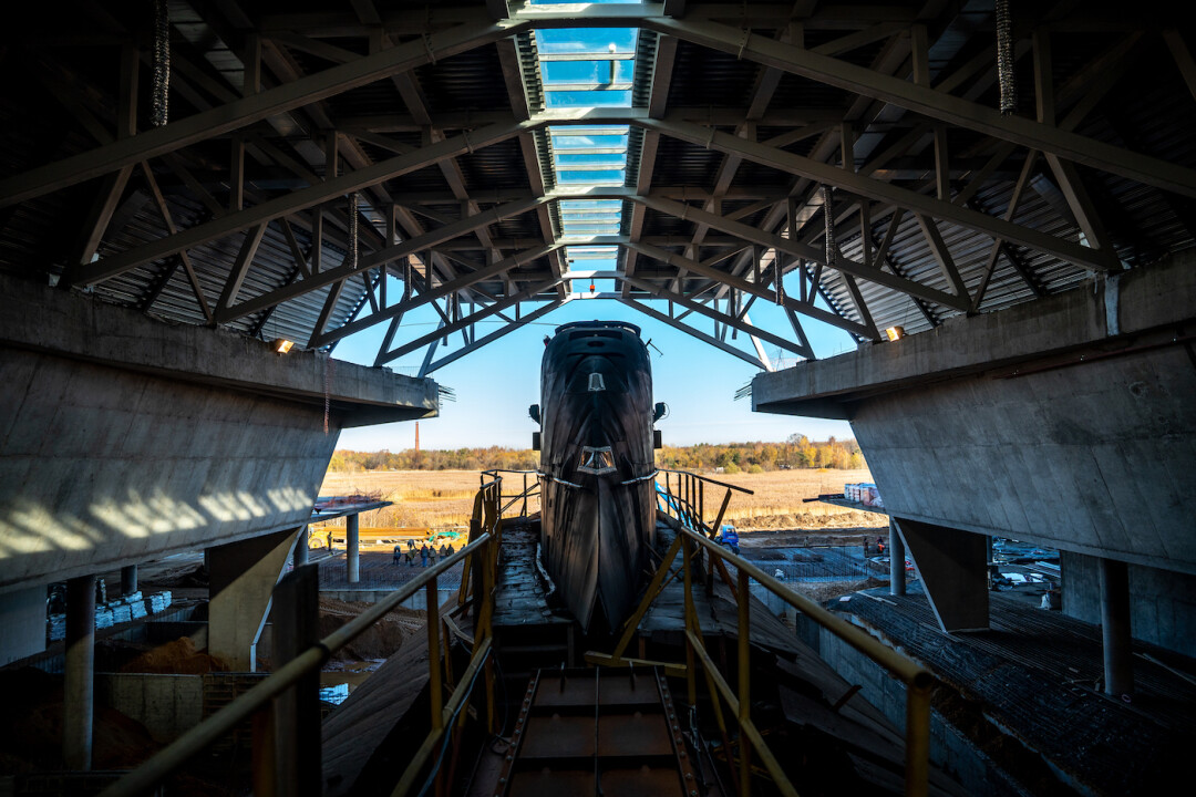 Подводная лодка заняла свое место