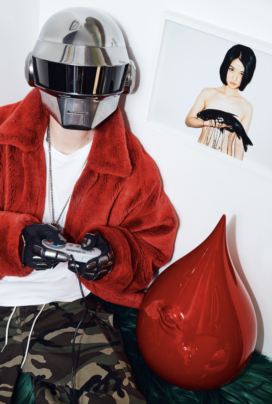 Эротическая фотография Рена Ханга и скульптура Дениса Прасолова «Ресурс. Кровь» помогают в игре в Super Nintendo