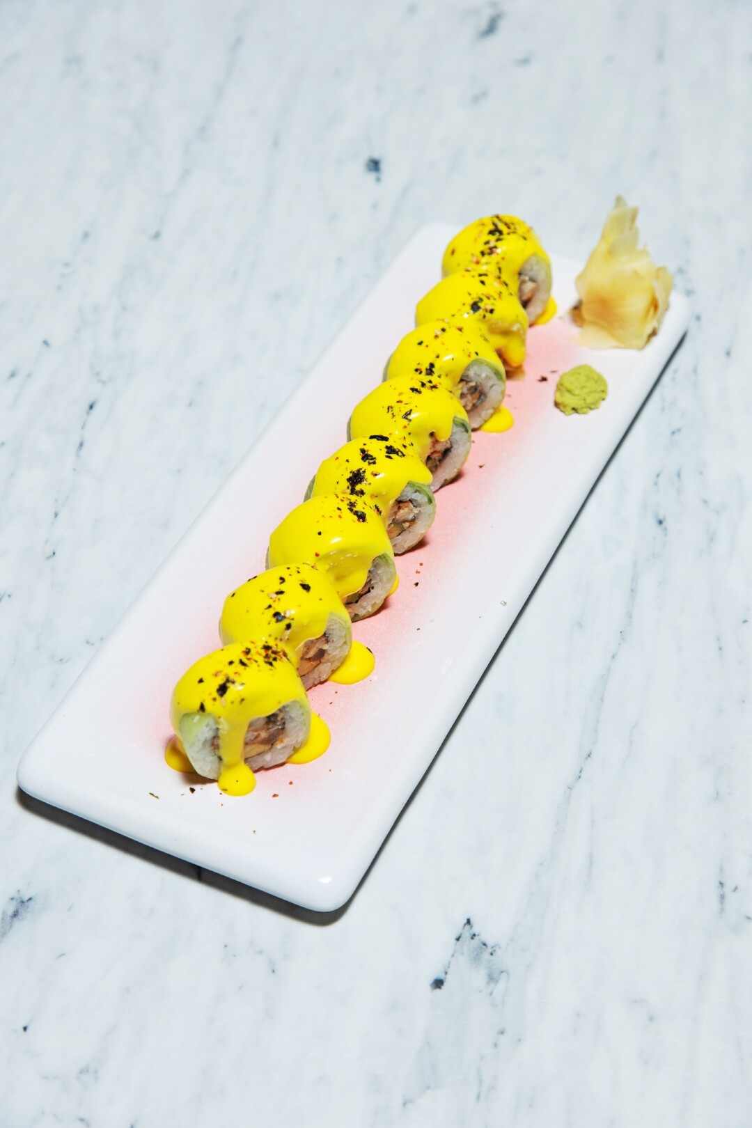 Роллы «Угорь с соусом из манго» из Lili New Wave Sushi