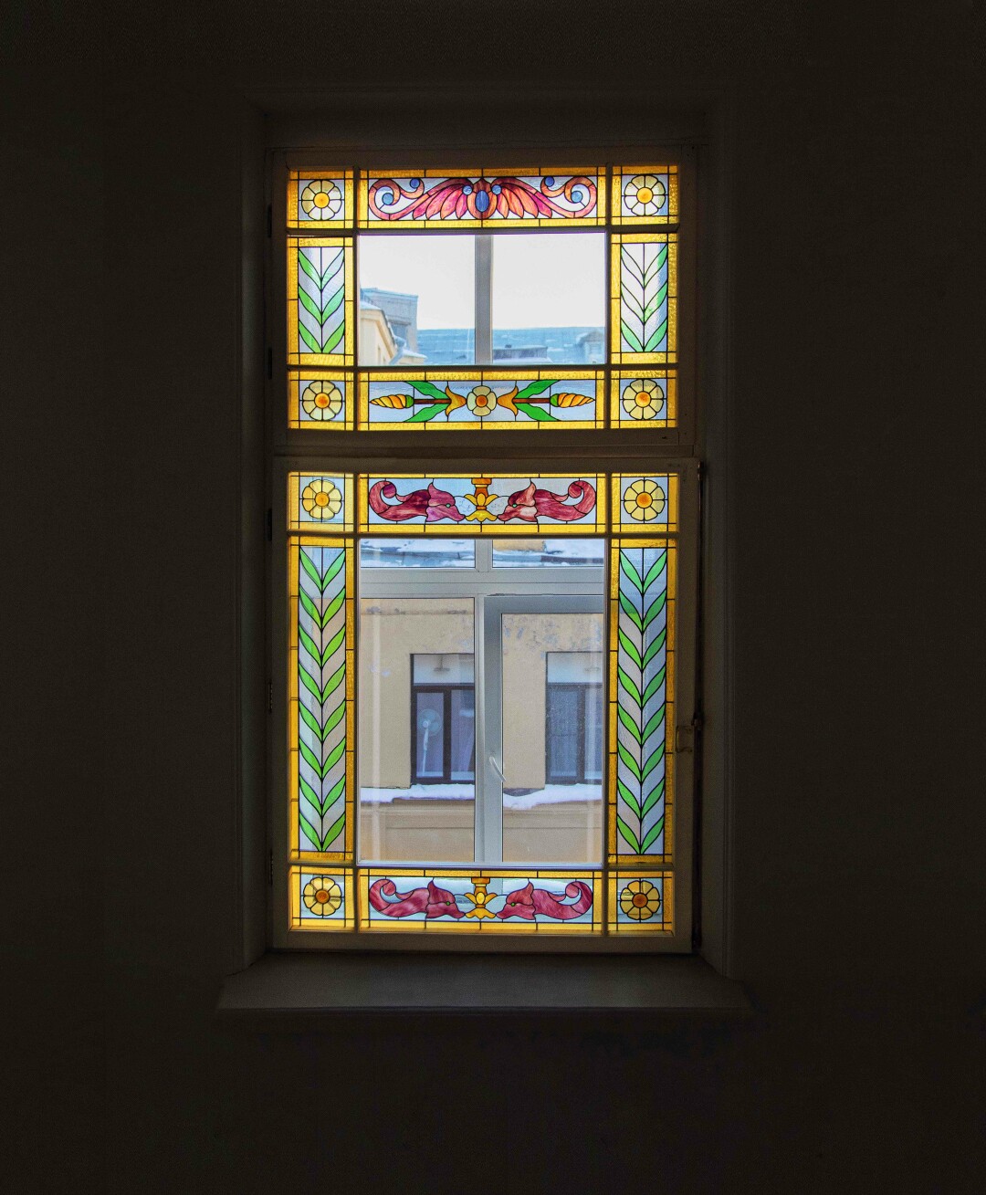 Витраж в парадной