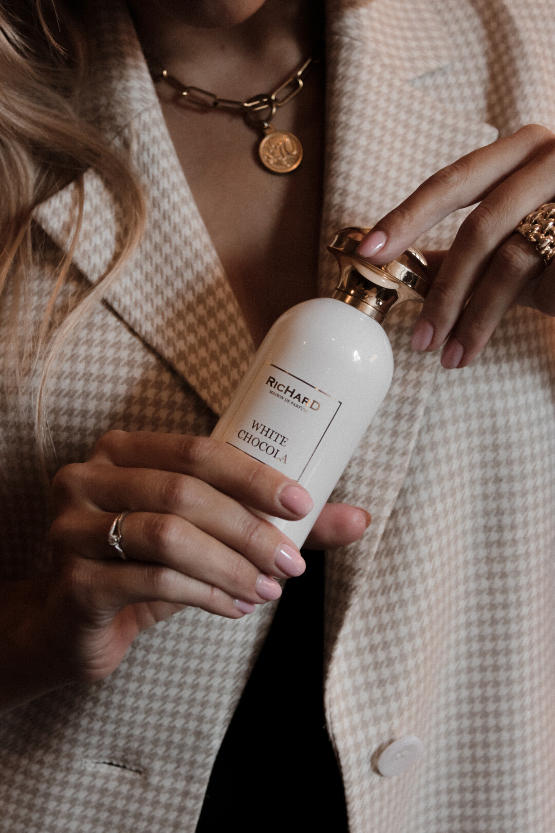 RICHARD White Chocola Сливочный десерт с белым шоколадом и ванильной пудрой Основные ноты: ваниль, белый шоколад, сливки, сандал, мускус