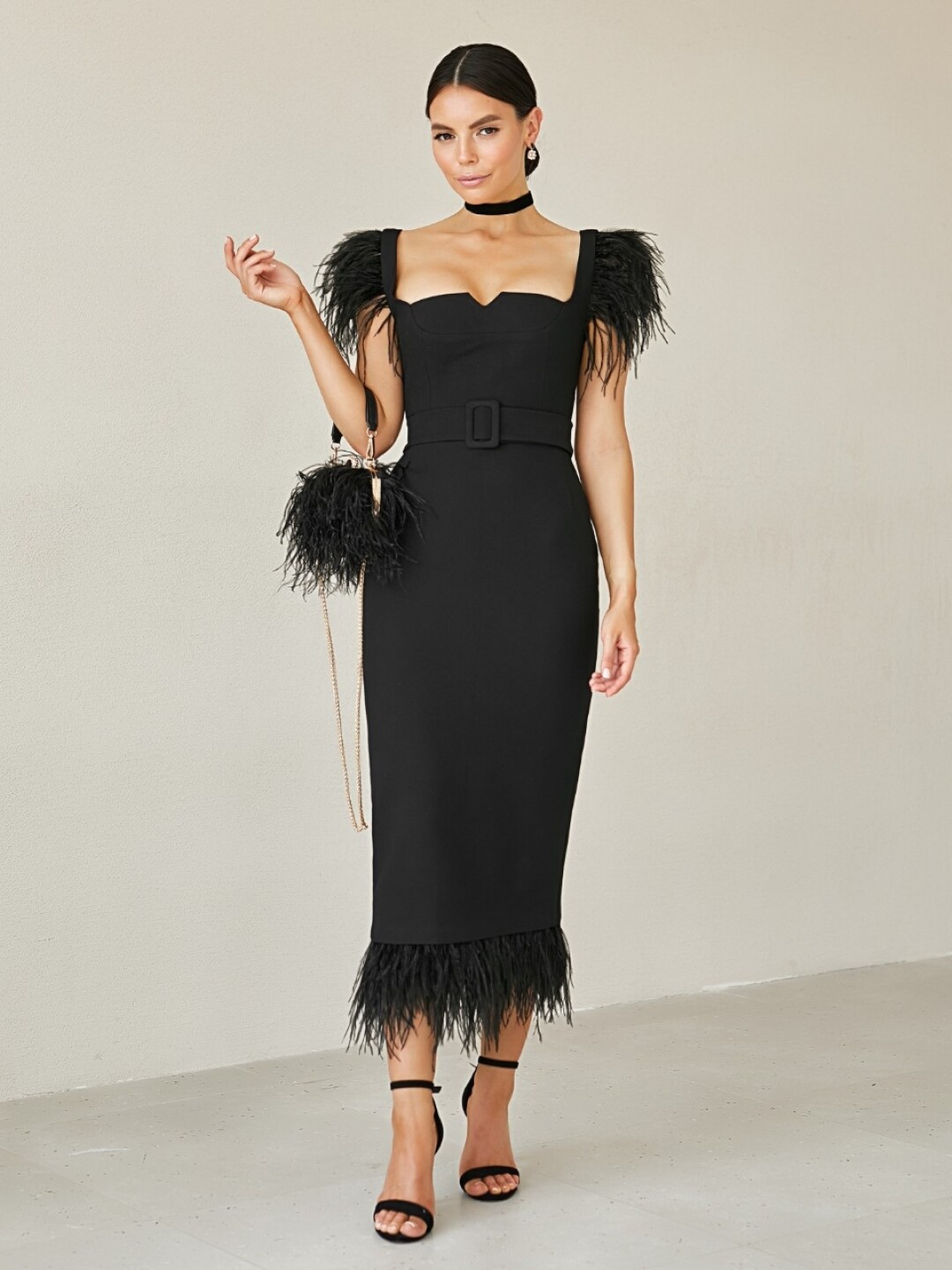 Платье с перьями: 26900 рублей