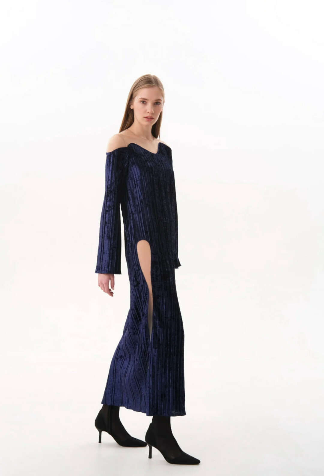 Платье: 12900 рублей.