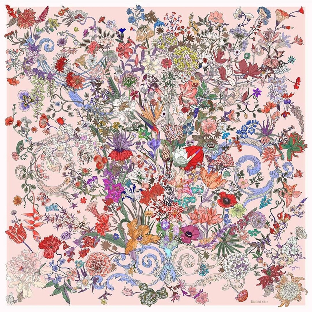 Платок: от 7980 рублей.