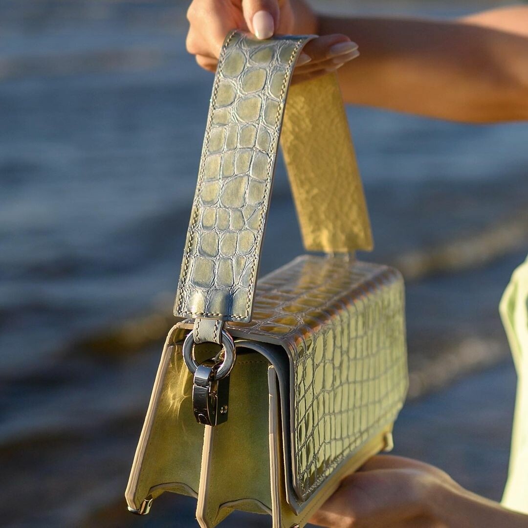 Сумка: 18400 рублей.