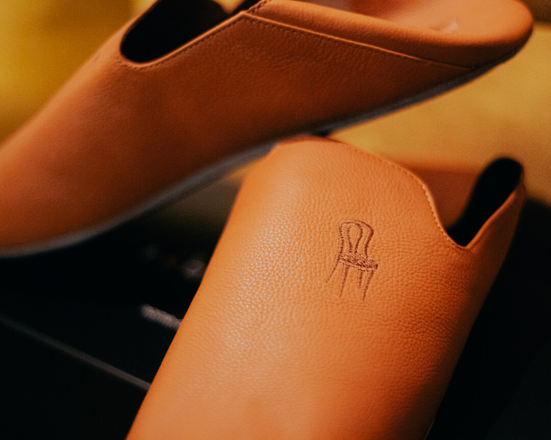 Реплика тапочек Маяковского от Кабаре ШУМ и RXBShoes, 14 500 руб.