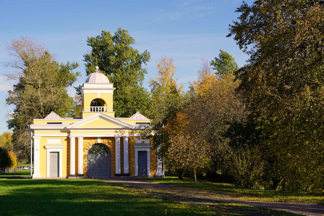 Восстановленные Александровские ворота Охтинского порохового завода