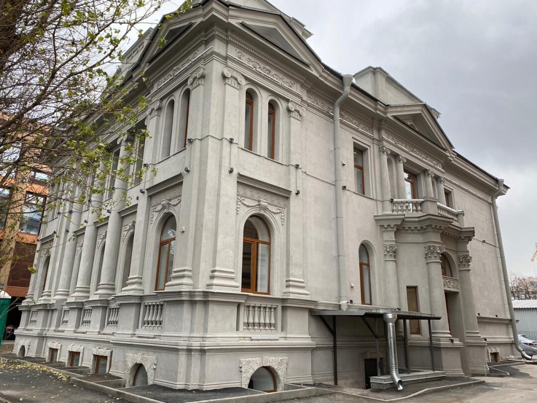 Восстановленное здание библиотеки лесопильного производства Колобовых на Петроградской