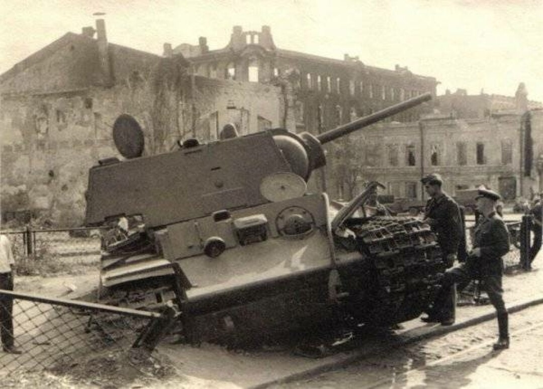 Первая оккупация. Танк кв на Базарной Ростов. Немцы в Ростове на Дону 1941. Ростов на Дону в годы войны 1941-1945.