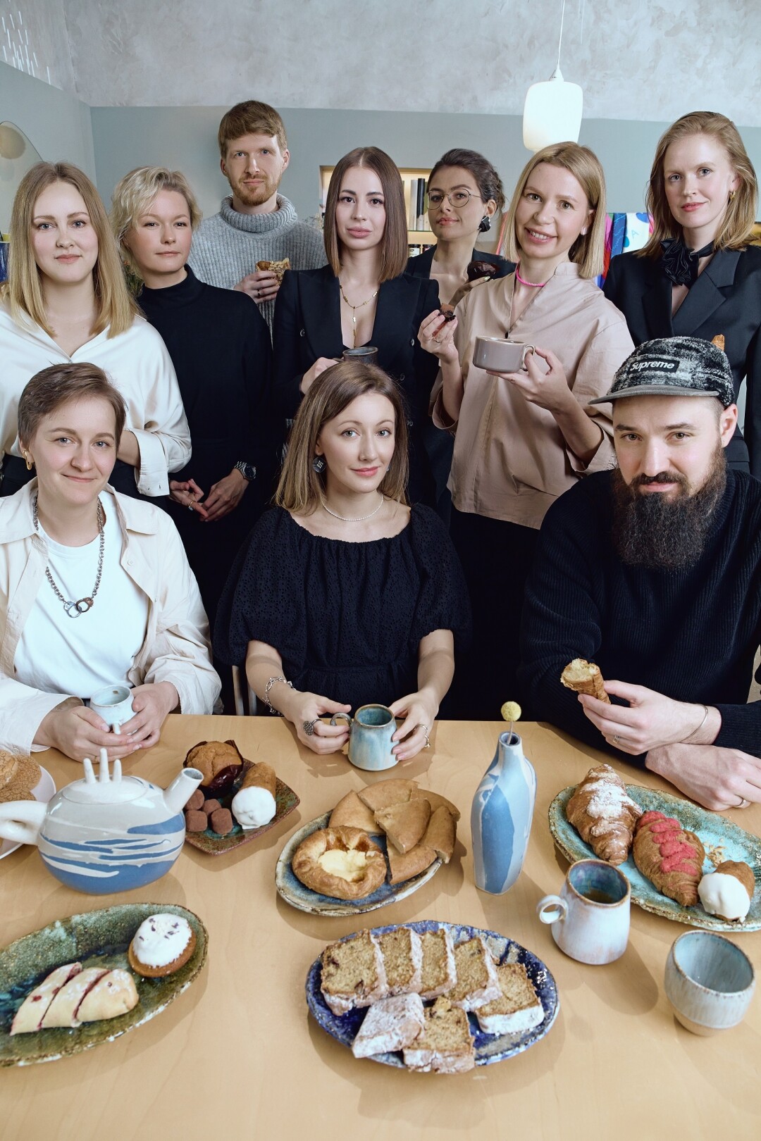 Первый ряд слева направо: Полина Митяева (Mostartmetal), Екатерина Толстая, Никита Дугинов (Douglas Craft). Второй ряд слева направо: Юлия Терехова