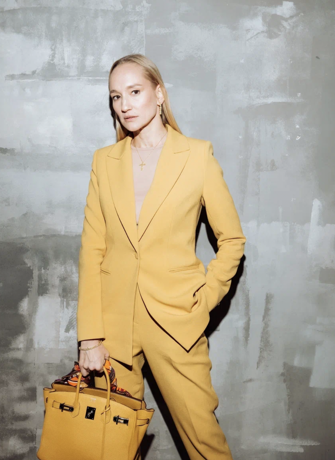 Полина Сидихина в серьгах, кулоне и браслете Mercury из коллекции Classic