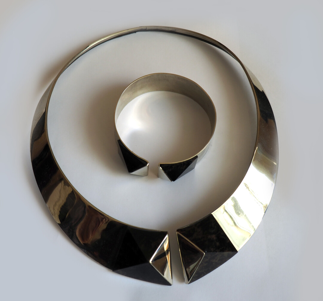 Юрий Былков. Брошь «Улей». Титан. 2018. Петербург, Россия