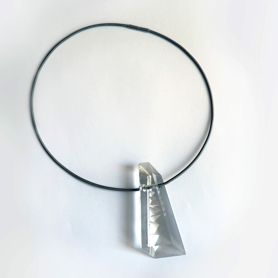 Бернд Мюнштайнер. Подвес «Геометрия». 2015. Идар-Оберштайн, Германия. Хрусталь, резьба, металл