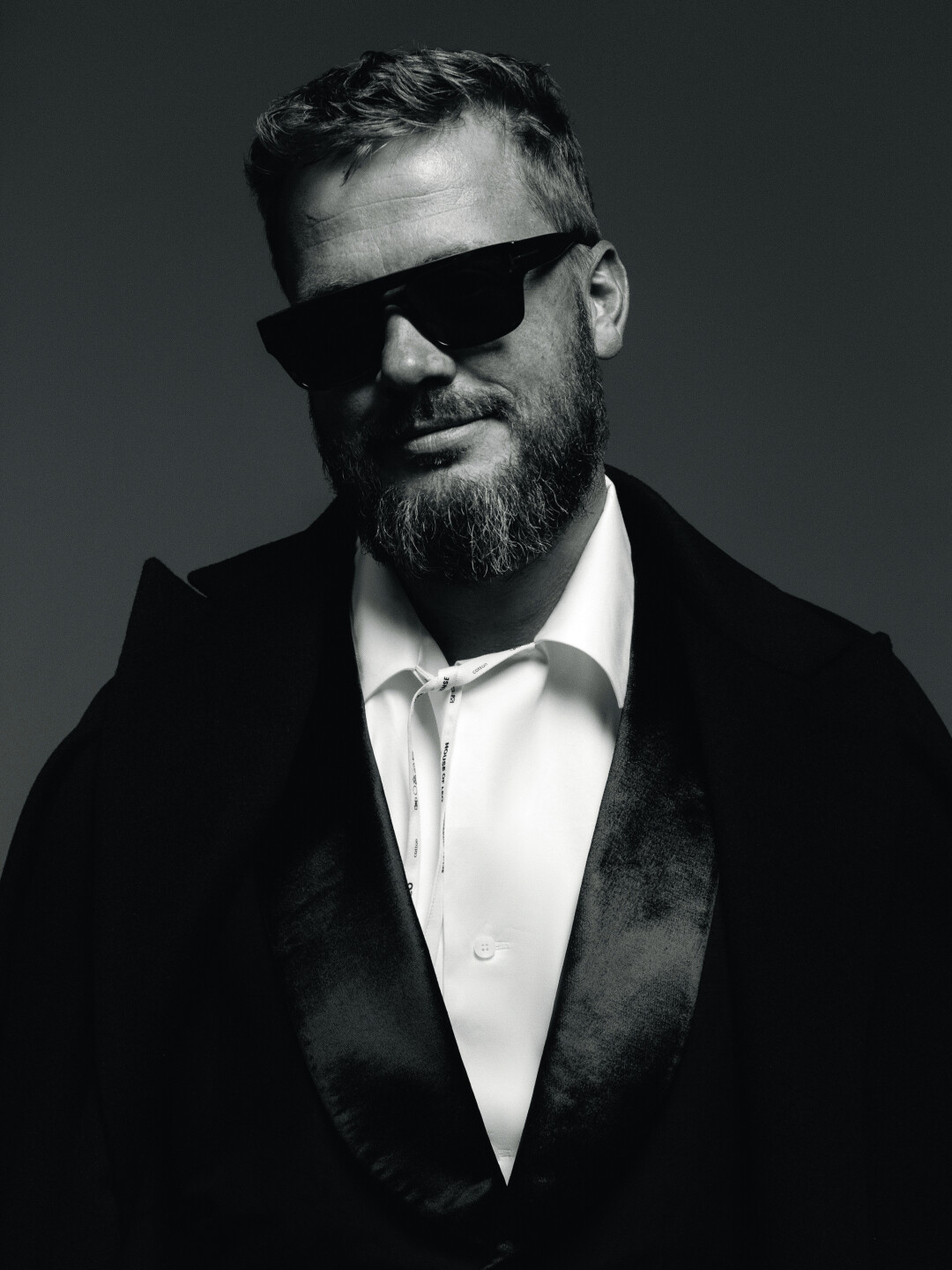 На Алексее: пальто Portman, пиджак и сорочка House of Leo, очки Dior (Gallery Optics)